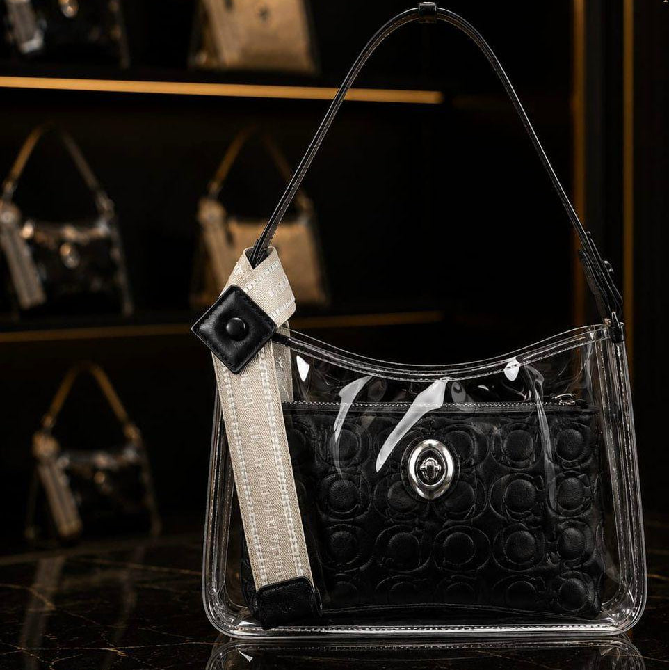 Bolso transparente negro con diseño elegante y moderno