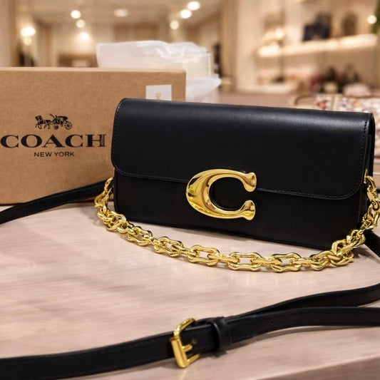 Bolso  Coach tipo bandolera elegante color negro,