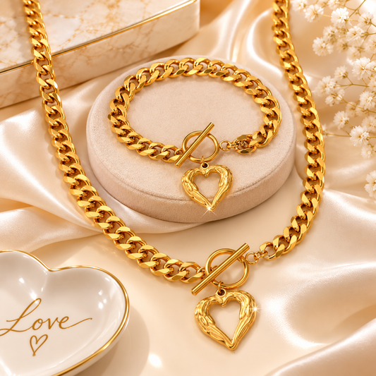 Set de Collar y Pulsera Dorados con Corazón